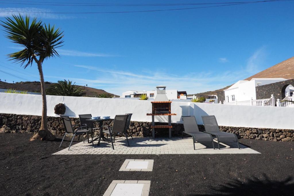Private Apartment With Mountain And Sea Views, La Asomada, Lanzarote 蒂亚斯 外观 照片