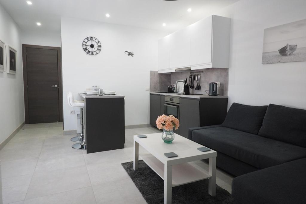 Private Apartment With Mountain And Sea Views, La Asomada, Lanzarote 蒂亚斯 外观 照片