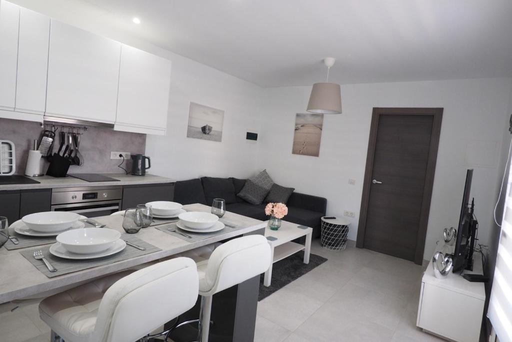 Private Apartment With Mountain And Sea Views, La Asomada, Lanzarote 蒂亚斯 外观 照片