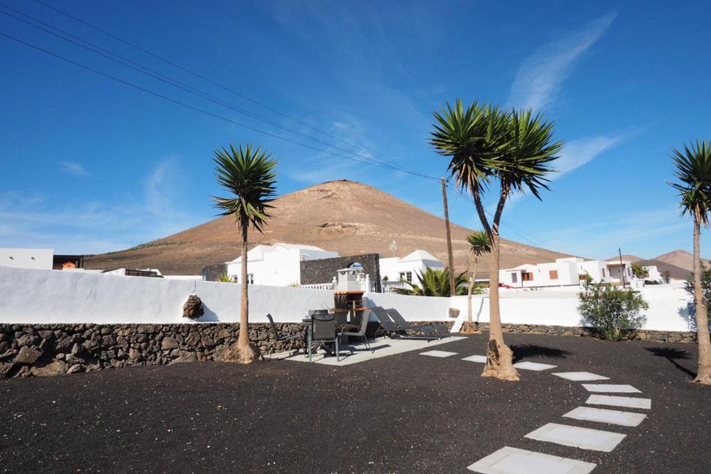 Private Apartment With Mountain And Sea Views, La Asomada, Lanzarote 蒂亚斯 外观 照片